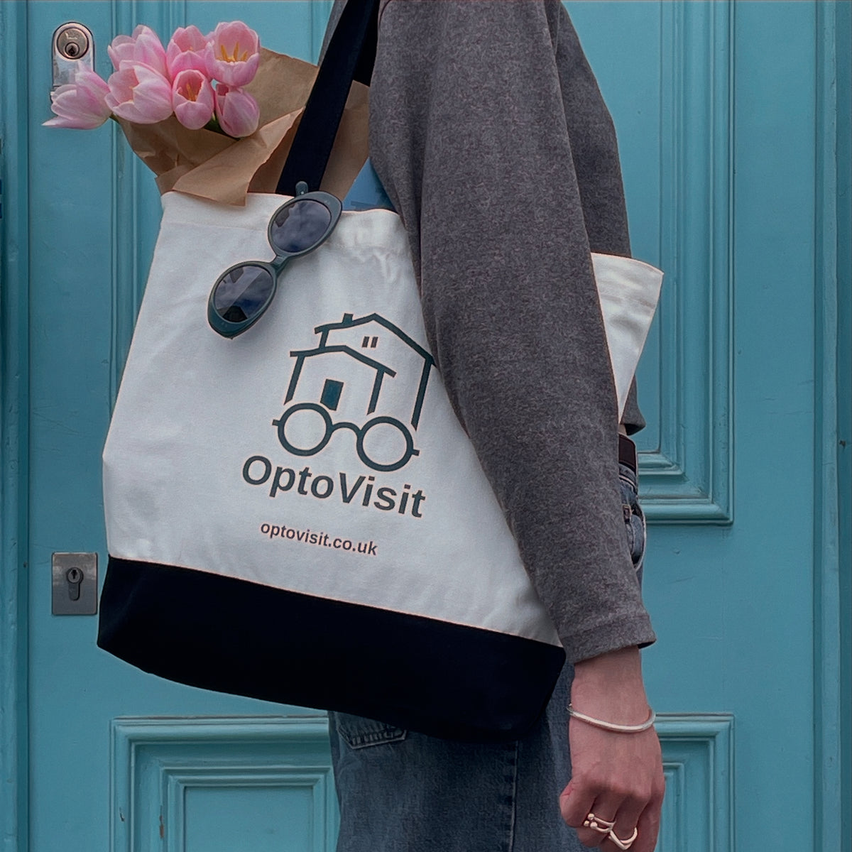 OptoVisit bag with glasses ready for home delivery